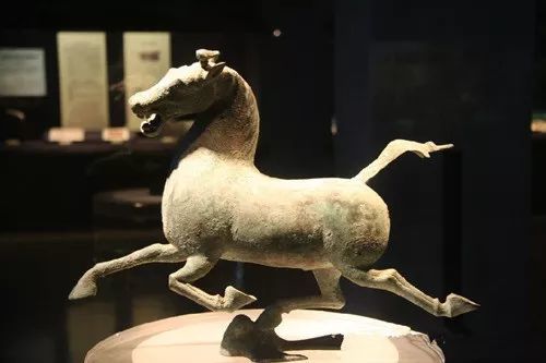 文物放大镜 赫赫有名的马踏飞燕