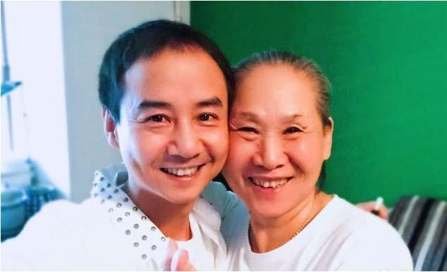 她62岁退休进入演艺圈,如今被称为是中国最贵