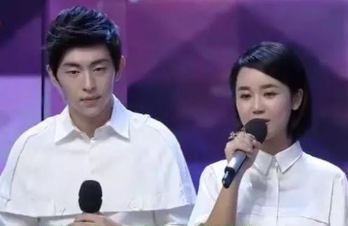 邓伦第一次上快本装成韩国人,杨紫翻译笑翻网