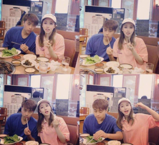 卢本伟女朋友在自己面前做上香动作,虽然满脸不情不愿,但还是压制了