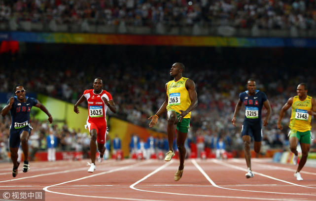 1米/秒),美国的22岁飞人沃尔特-迪克斯9秒95排名第二.