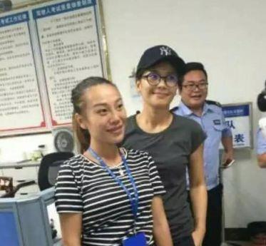 明星考驾照:谢娜五次没过,刘涛素颜考试,最厉害的还是邓超