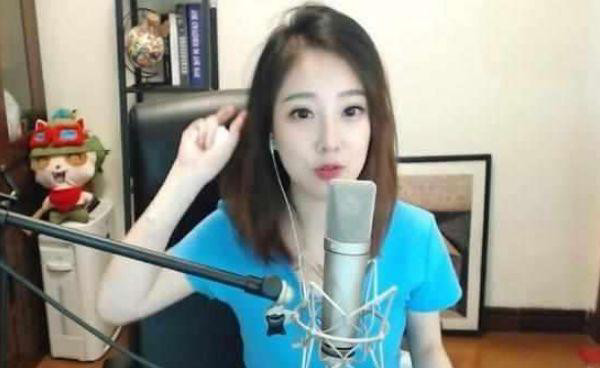 一姐冯提莫接杜蕾斯广告,网友问:你用过?提莫