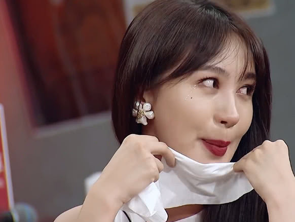 李菲儿哭着说想谈一场不分手的恋爱,吴昕被感