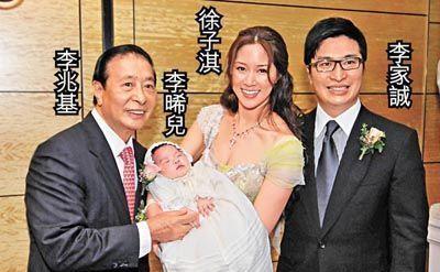 李兆基成香港首富,面临争产大战,两个儿子勾心斗角孩子成关键