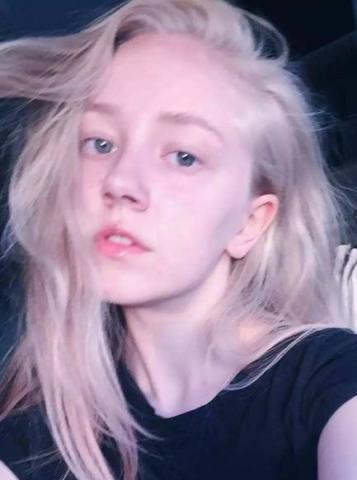 时隔4年"丹麦天使"西塞尔再现身,18岁看着像38岁,变化太大