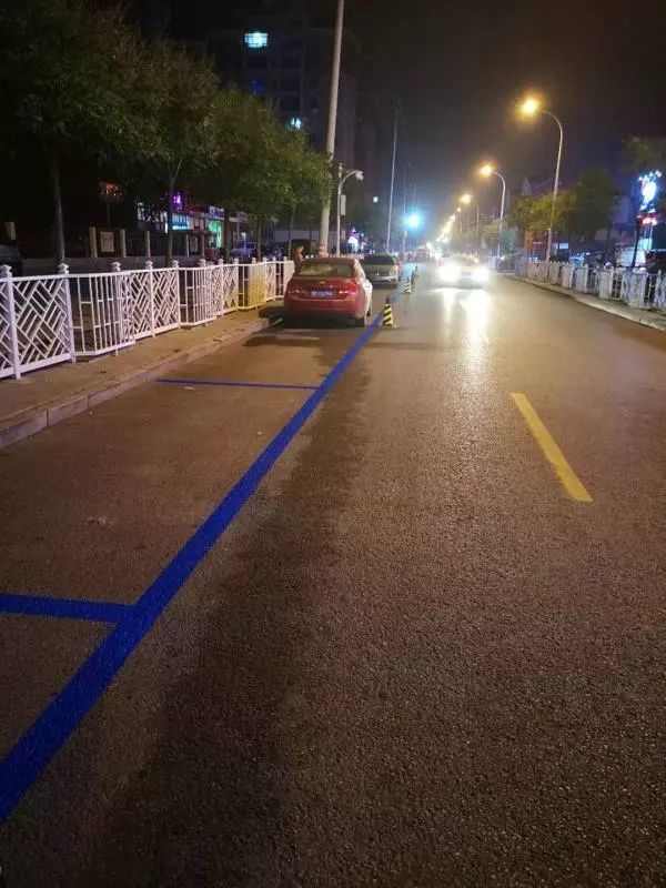 蓝色车位免费停车!新区施划5000余个新国标停