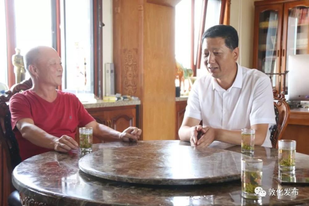 刘岩智走访看望部分在敦实职副县级以上退休老