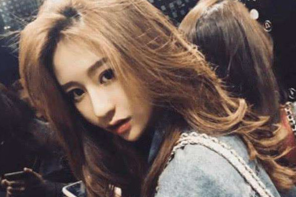 继抖音莉哥"一线天"后,卫生间洗澡火了,网友:原来这才是抖音的真面目!