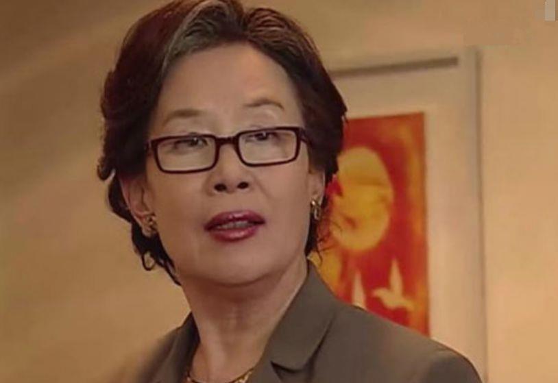 她是韩剧里的奶奶专业户,76岁再拿影后奖,竟然