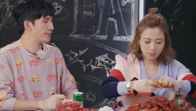 大张伟与密子君录制节目,密子君却遭到嫌弃,网友:扎心了!