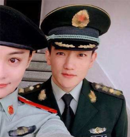 张馨予老公何捷家庭背景被扒,爷爷官职吓人,比