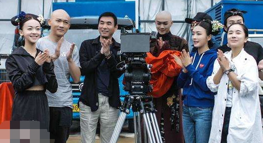 看了《延禧攻略》开机照,才知道皇上为什么会钟爱璎珞了,网友:秦岚要