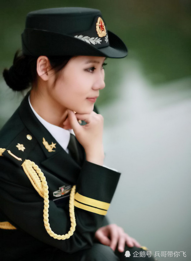寻找中国最美的女兵,看来这么多,还是觉得最后一张超有味?