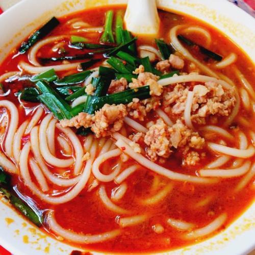 教你轻松两步做出地道云南小锅米线,街边超人气小吃在家就可以做,天天