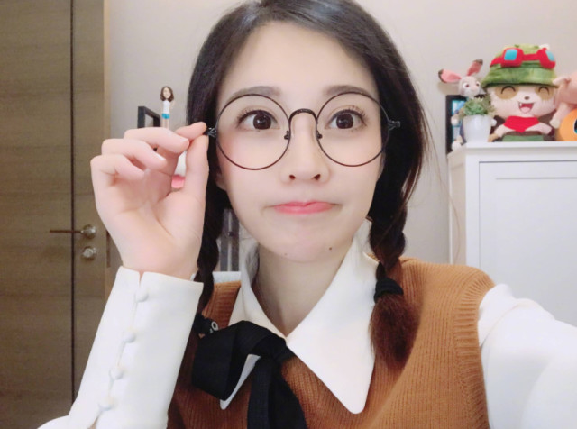 冯提莫翻唱《卡路里》获赞无数,但她脸上这个