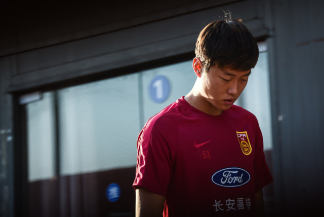 u23国足3-2伊朗,高准翼回传失误打进神奇乌龙球,怎么评价这个丢球?