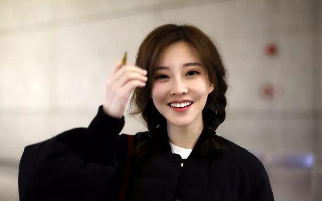 冯提莫代言杜蕾斯广告,被问有没有用过,她的回