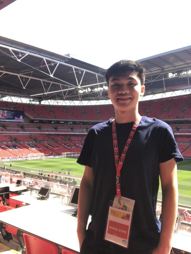 直击最前线!腾讯体育玩转英超主场 看女博士对