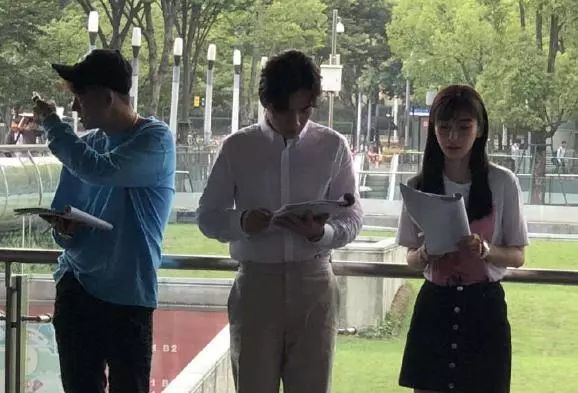 吃鸡王一博带美合,鹿晗带关晓彤,现在扒恋情都