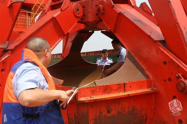 宜昌团伙盗采1.4万吨江砂 获利60万