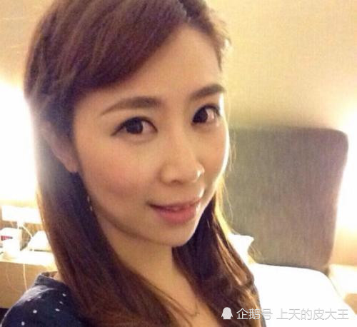 还记得当年LPL解说界的四朵金花吗?如今的她