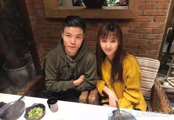 还记得当年LPL解说界的四朵金花吗?如今的她