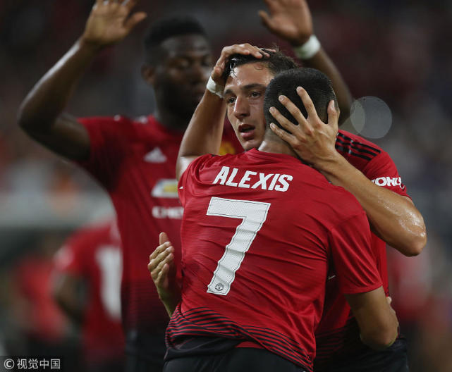 曼联VS莱斯特城首发:博格巴出任队长 卢卡库瓦