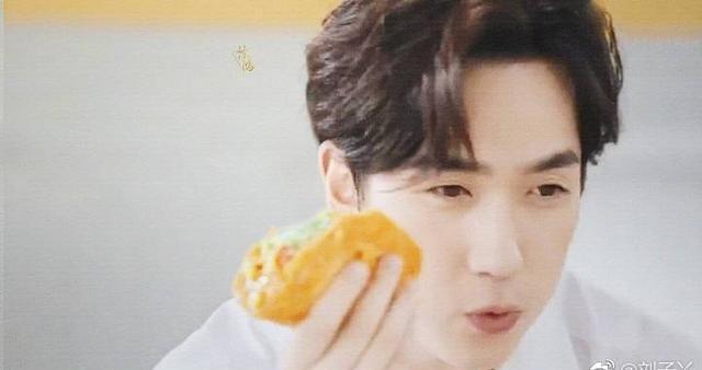 自从朱一龙代言之后,套餐有了新名字,收银员:朱