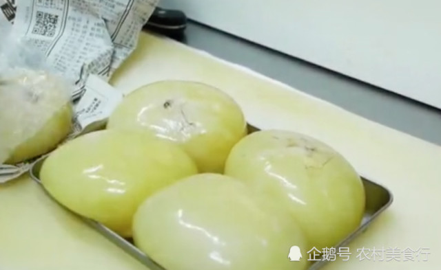 日本人连章鱼的卵都敢生吃,瞧这模样我就下不