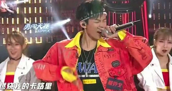 明日之子厂牌晋级战:孙泽源不幸淘汰,斯外戈卡