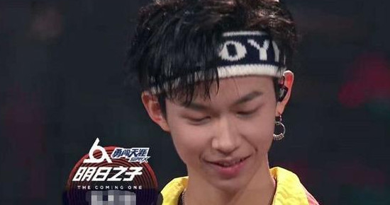 明日之子厂牌晋级战:孙泽源不幸淘汰,斯外戈卡