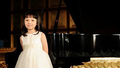 张艺谋后悔让林妙可假唱 声替杨沛宜现状如何