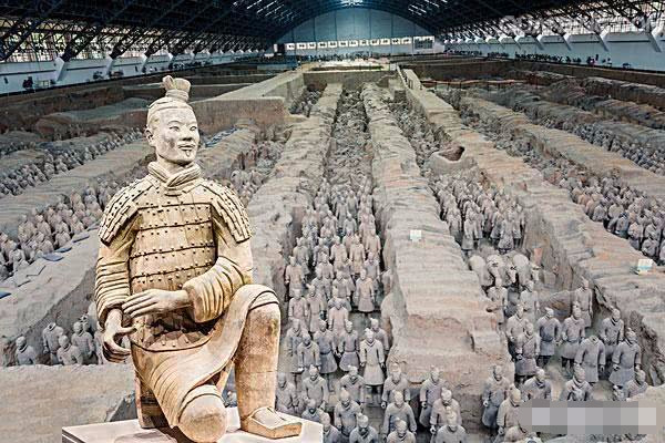 秦始皇兵马俑,两排俑之间的土堆为什么不挖掘