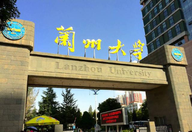 一所双一流985大学,全球排名500强,新生一下车