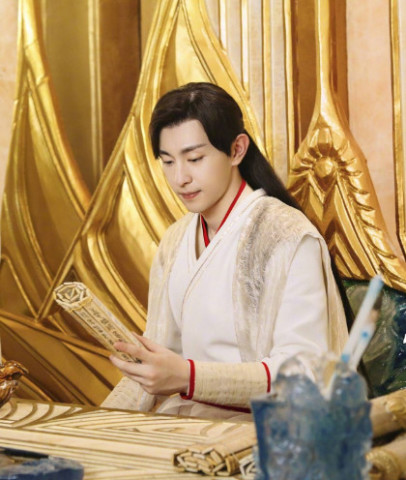 男主都是邓伦,为何《一千零一夜》和《香蜜》