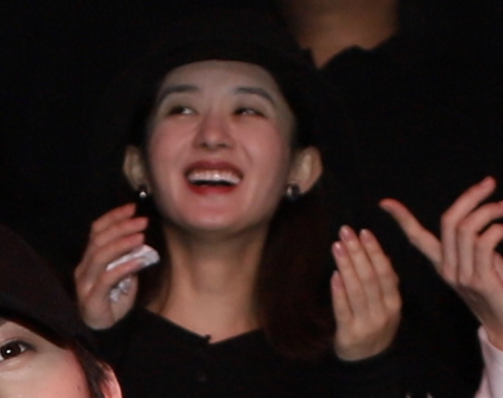 张杰演唱会星光熠熠 赵丽颖蔡徐坤同框撞衫何