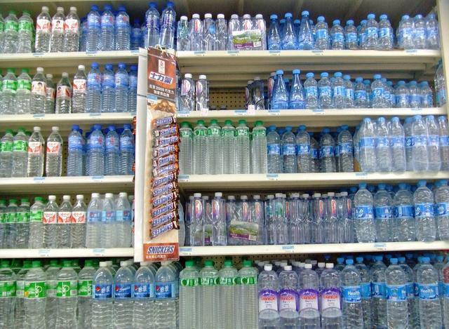 中国饮料双雄跌落史:老板涉贪腐病房受审;民族