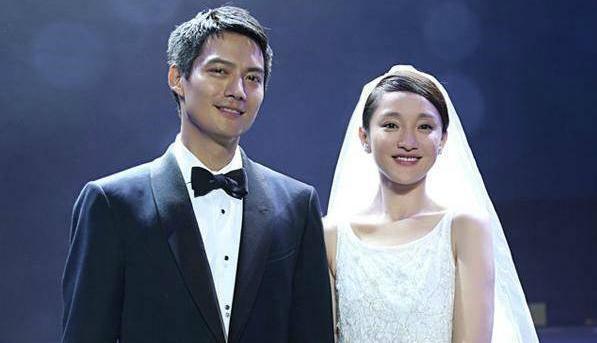 周迅离婚的消息终究还是落实了,离婚怕是板上