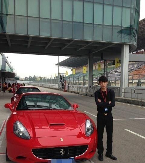 他身家百亿,出行座驾不输王思聪,曾晒出99亿存