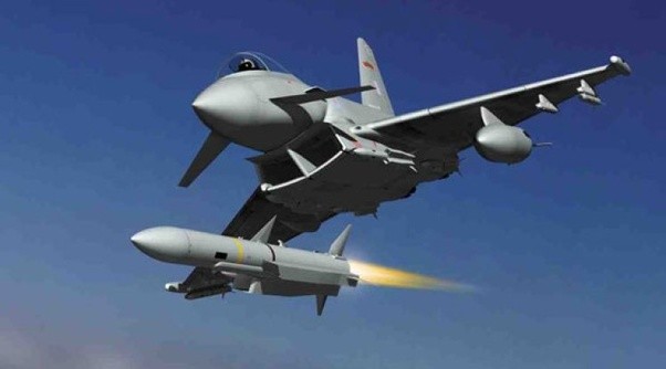 北约战机误射导弹落在俄边境外,当年美军也误