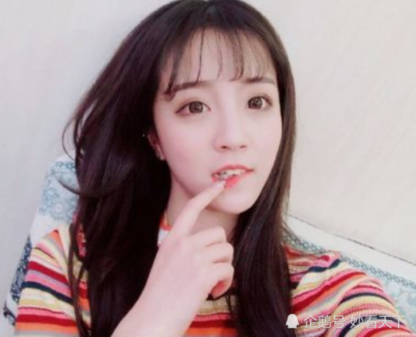 莉哥直播现场卸掉妆容,真实的容貌让人意想不