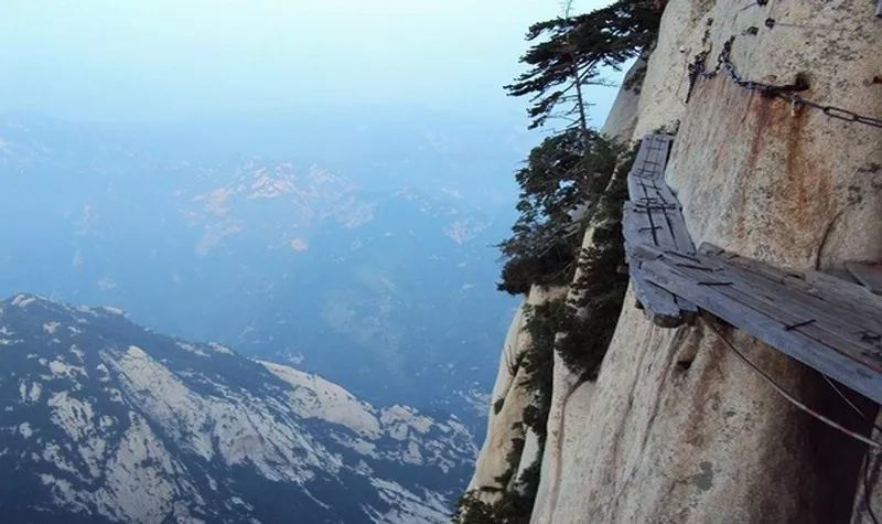 网传华山跳崖男子开路虎拿不出百元被迫自杀?