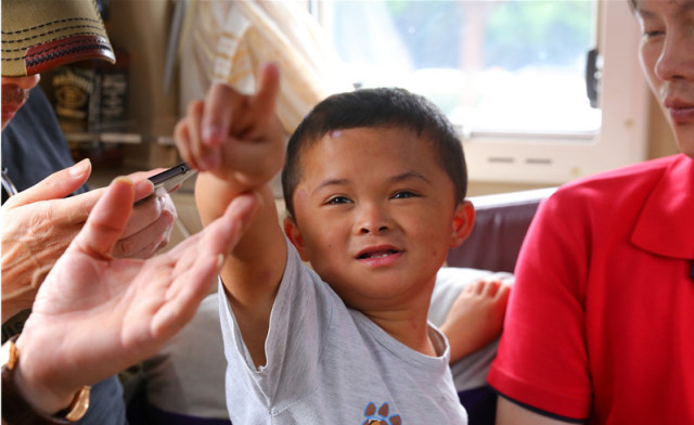 小马云改变生活超大牌,吸烟照片曝光,网友:全是有钱惹的祸