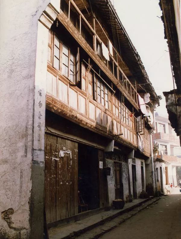 上周,我们推出一组富阳医院绝版老照片,今天,第二批老照片来了,这些