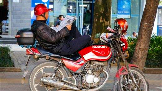 摩托车拉客到底一个月能赚多少钱?司机终于说出了实话