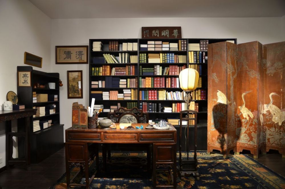 书柜唐代讲究的书柜相当精致,唐苏鹗《杜阳杂编》记载:好神仙之道的唐