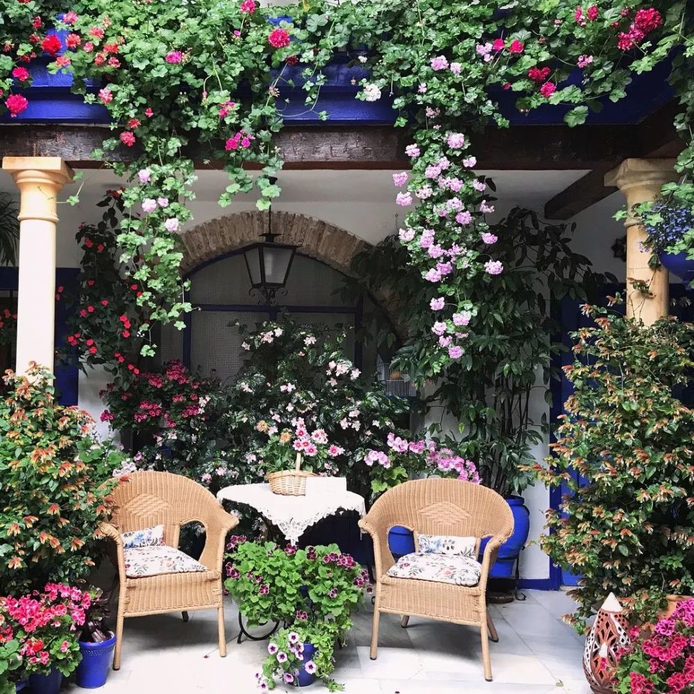 这座西班牙鲜花小城是宋慧乔的蜜月旅行地,浪