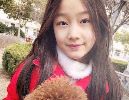 赵薇女儿小四月近照:长大后的小四月简直美翻了,绝对是最美"星二代"!
