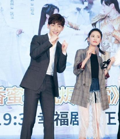 《香蜜》剧组空降广州召开粉丝见面会,邓伦迷